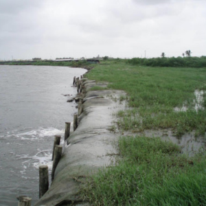 Ống địa kỹ thuật loại mỏng ứng dụng làm đê quay, kè sông nhỏ - Ảnh 3