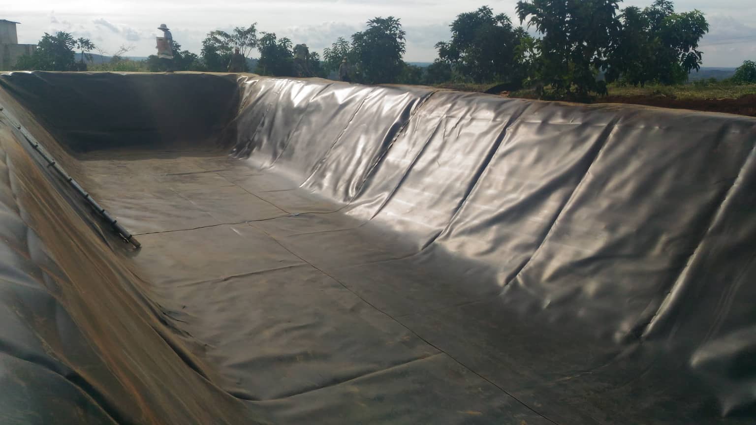 Hình: Lợi ích màng HDPE làm hồ nước tưới tiêu