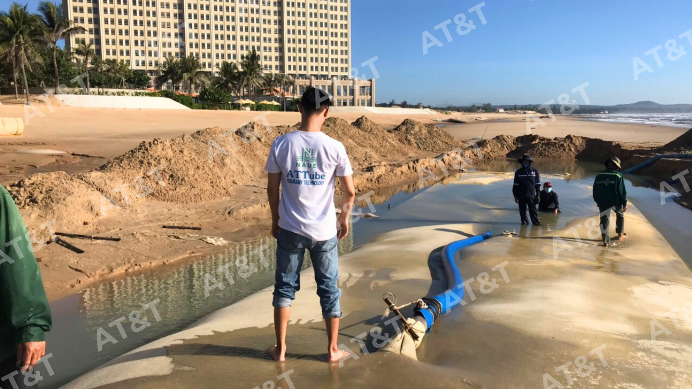 Bơm cát vào ống Geotube