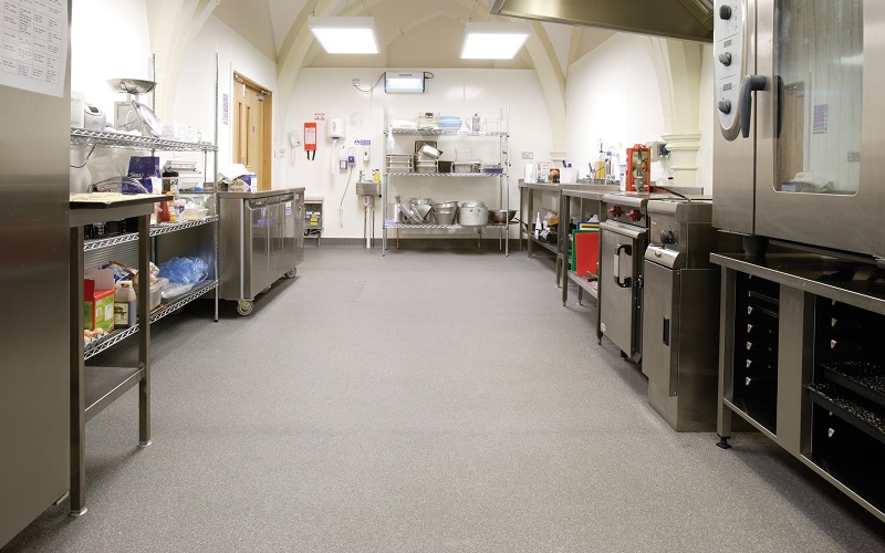 Sàn bếp an toàn – Sàn chống trơn trượt cho căn teen, bếp ăn.