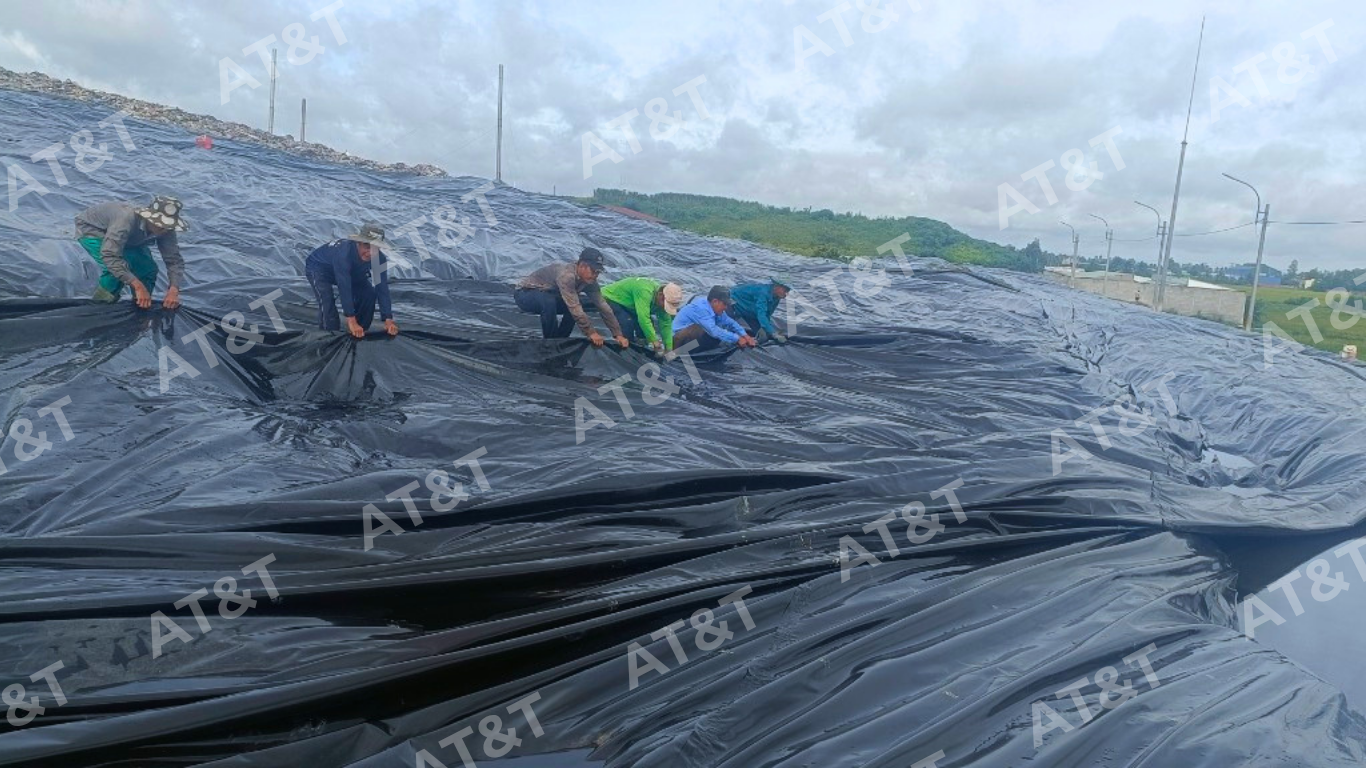 Lót bạt HDPE cho các bãi  chôn lấp rác thải