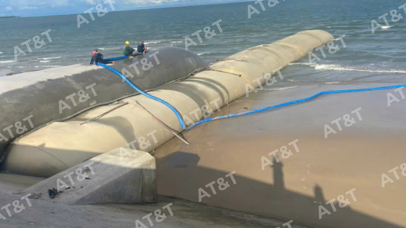 Thi công ống địa kỹ thuật Geotube trong thực tế công trình ven biển