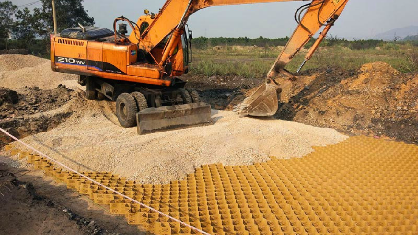 Đổ vật liệu chèn lấp ô ngăn hình mạng
