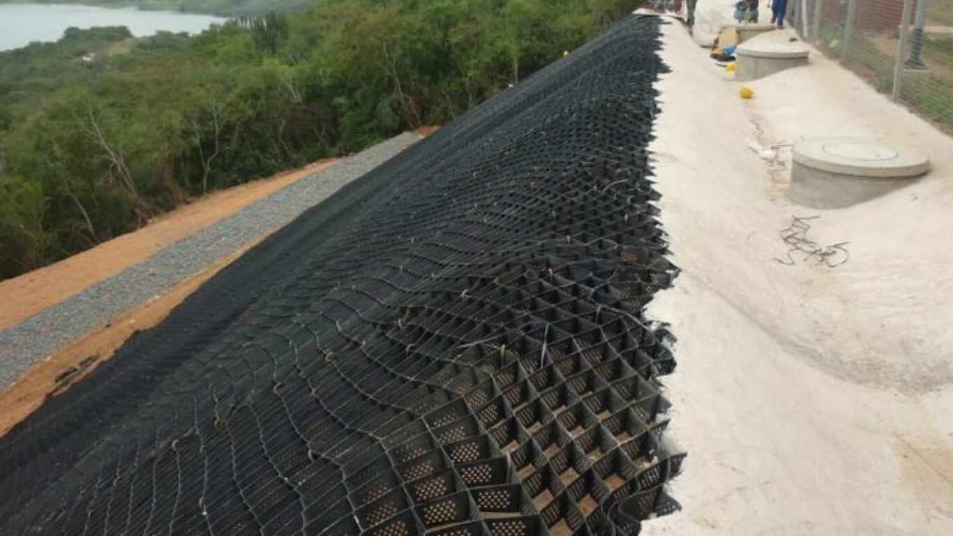Gia cố mái taluy chống xói mòn bằng Geocell