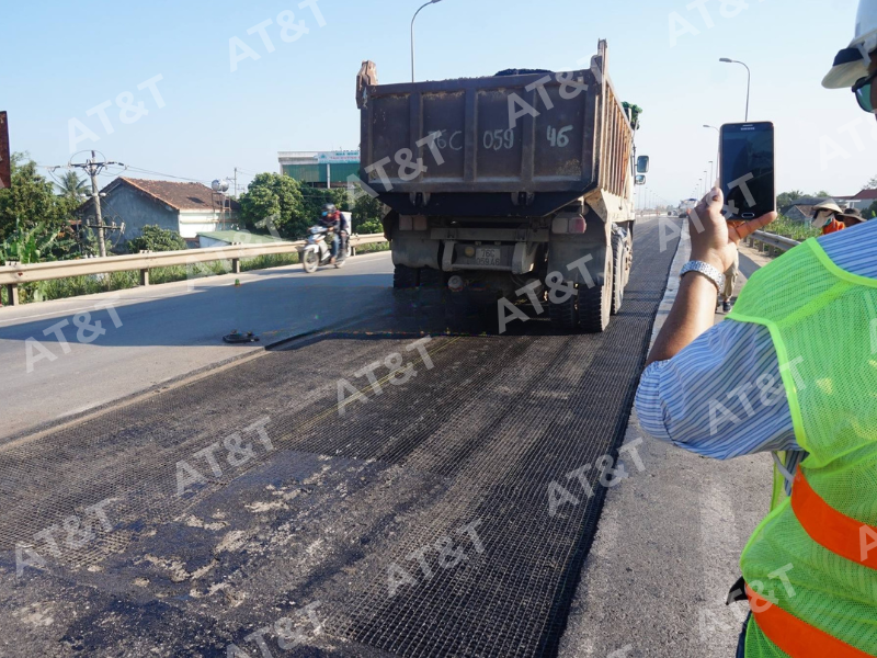 Lưới sợi thủy tinh trong gia cường mặt đường