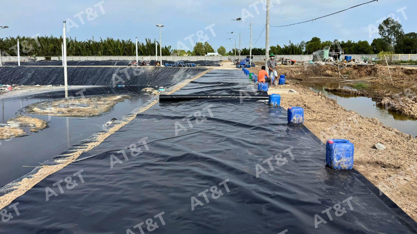 Thi công màng HDPE lót đáy bãi rác hợp vệ sinh
