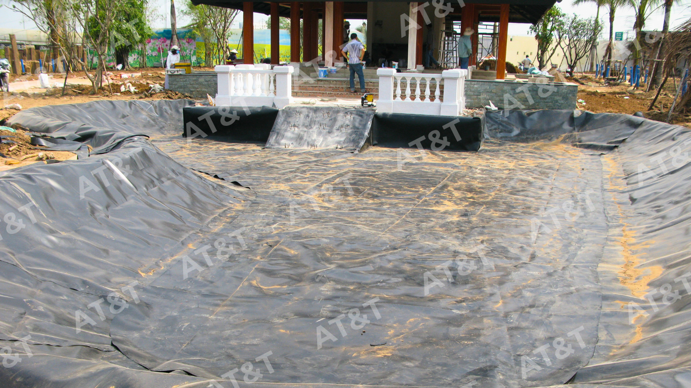 Trải và căn chỉnh bạt HDPE
