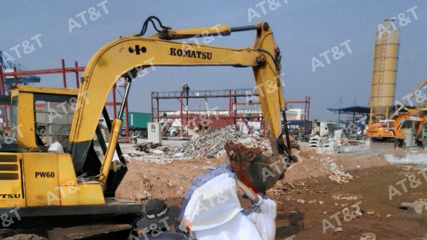 Chuẩn bị vật liệu cát/đất và thiết bị cơ giới