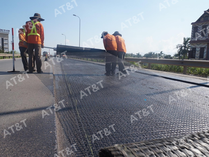 Lưới cốt sợi thủy tinh 100KN tăng cường chịu tải, hạn chế nứt và nâng cao tuổi thọ kết cấu. 