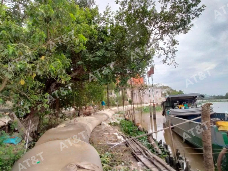 Ống Geotube trong giải pháp kè mềm bảo vệ bờ sông.