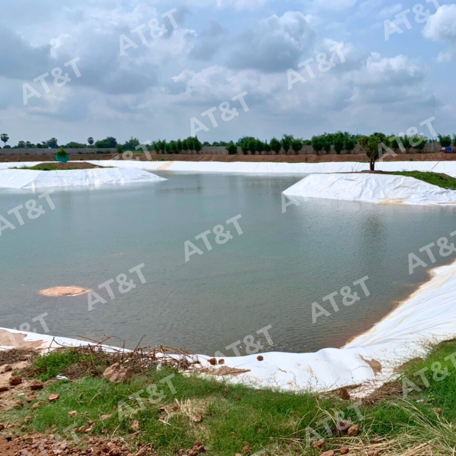 Màng HDPE màu trắng được ứng dụng rộng rãi tại các hồ nước sân golf, resort và dự án biệt thự.